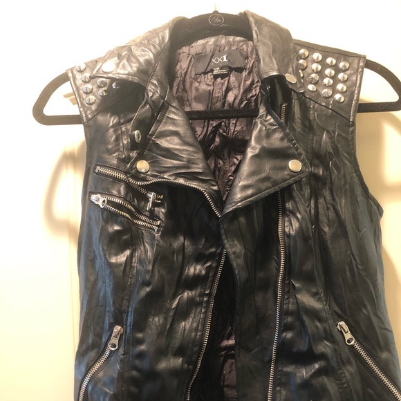 Vest - Picture 3 of 3